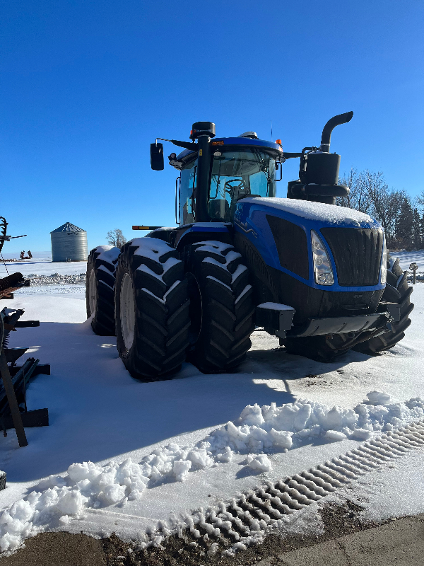 2023 New Holland T9565 4WD Tractor 3353815-1