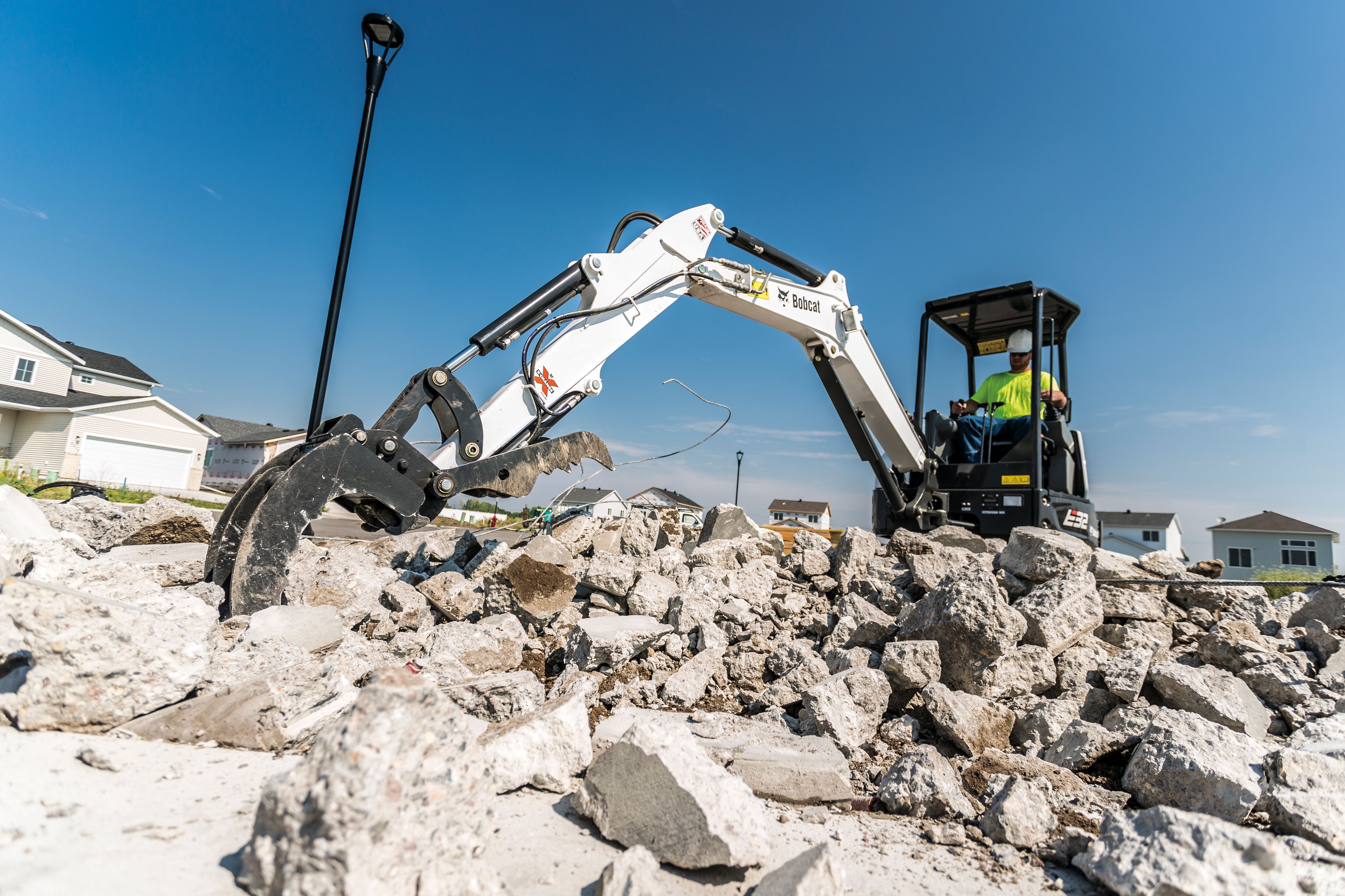 Bobcat E32 Excavator with grapple