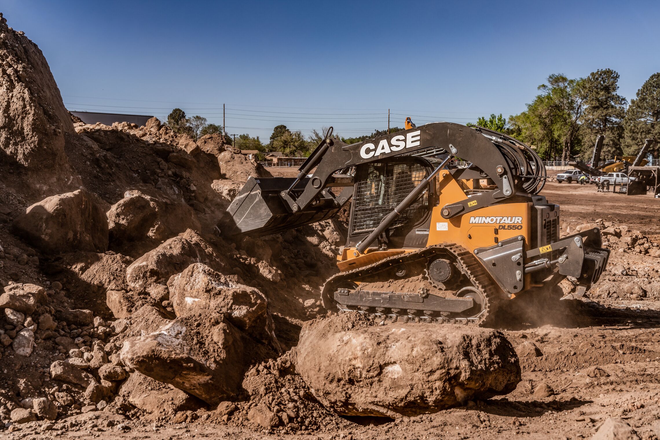 Minotaur_DL550 Compact Dozer Loader