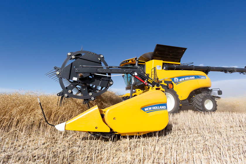 New Holland CR990 Combine and Header New Holland CR990 Combine and Header